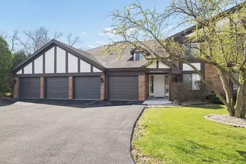 5851 Doe Cir, Westmont, IL 60559