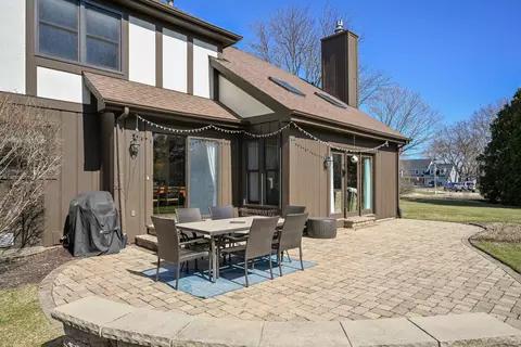 Exterior - 2012 Somerset Ln, Wheaton, IL 60189 photo 4 of 6