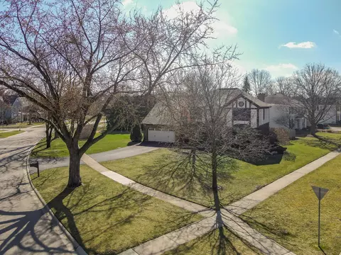View/Area - 2012 Somerset Ln, Wheaton, IL 60189 photo 5 of 6