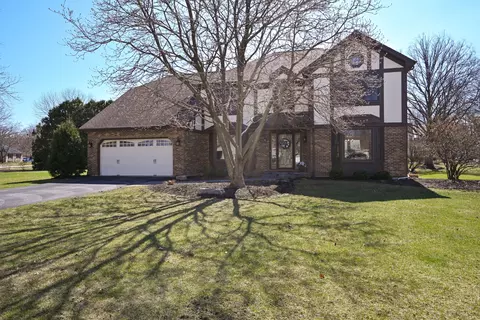 Exterior - 2012 Somerset Ln, Wheaton, IL 60189 photo 2 of 6