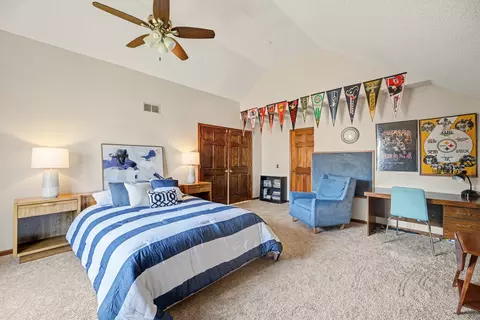 Bedroom - 2012 Somerset Ln, Wheaton, IL 60189 photo 2 of 4