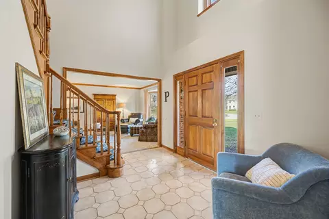 Entry Way - 2012 Somerset Ln, Wheaton, IL 60189 photo 1 of 2