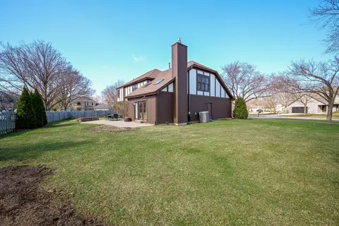 Exterior - 2012 Somerset Ln, Wheaton, IL 60189 photo 6 of 6