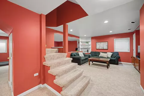 Living - 2012 Somerset Ln, Wheaton, IL 60189 photo 4 of 4