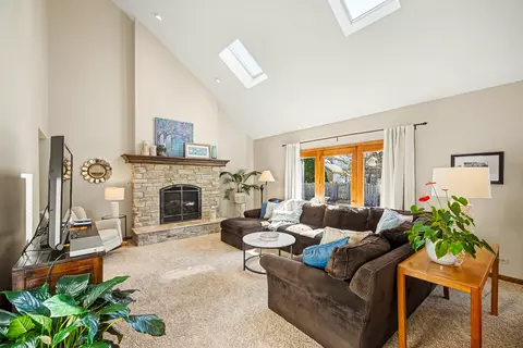 Living - 2012 Somerset Ln, Wheaton, IL 60189 photo 2 of 4