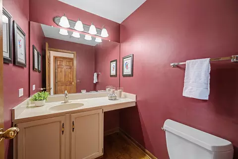 Bath - 2012 Somerset Ln, Wheaton, IL 60189 photo 1 of 4
