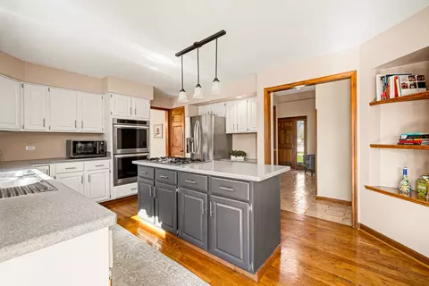 Kitchen - 2012 Somerset Ln, Wheaton, IL 60189 photo 3 of 3
