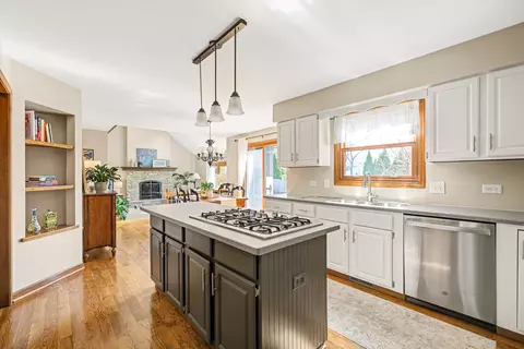 Kitchen - 2012 Somerset Ln, Wheaton, IL 60189 photo 1 of 3