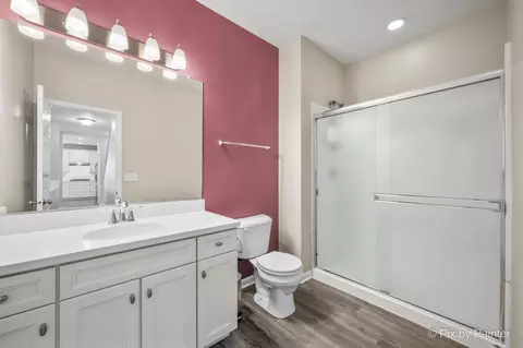 Bath - 114 Abbott Ct, Bartlett, IL 60103 photo 1 of 3