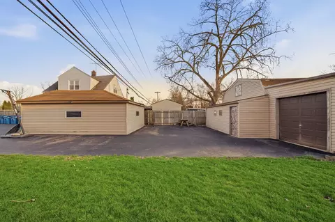 Exterior - 14426 Springfield Ave, Midlothian, IL 60445 photo 6 of 7
