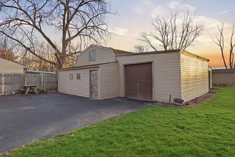 Exterior - 14426 Springfield Ave, Midlothian, IL 60445 photo 7 of 7