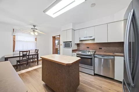 Kitchen - 14426 Springfield Ave, Midlothian, IL 60445 photo 2 of 4