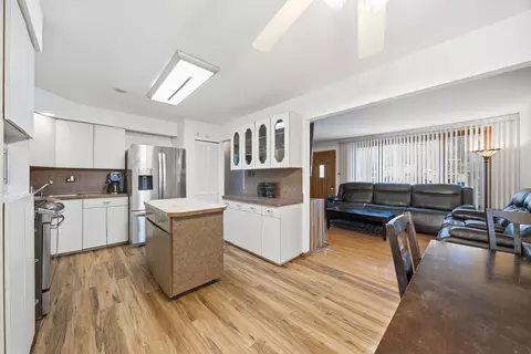 Kitchen - 14426 Springfield Ave, Midlothian, IL 60445 photo 1 of 4