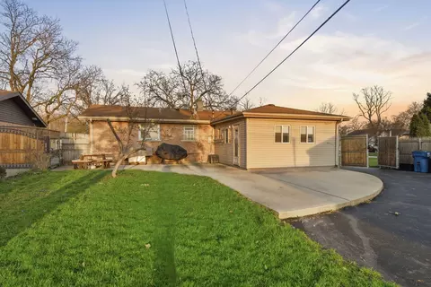 Exterior - 14426 Springfield Ave, Midlothian, IL 60445 photo 5 of 7
