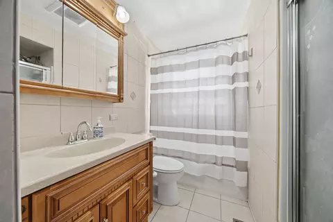 Bath - 14426 Springfield Ave, Midlothian, IL 60445 photo 1 of 3