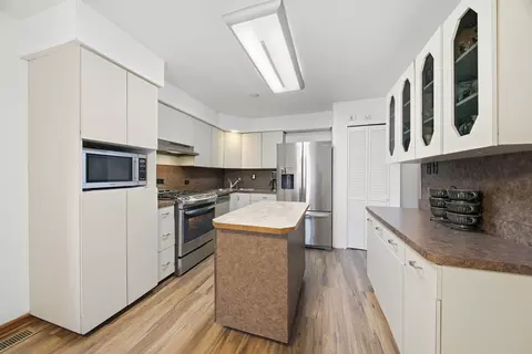Kitchen - 14426 Springfield Ave, Midlothian, IL 60445 photo 4 of 4
