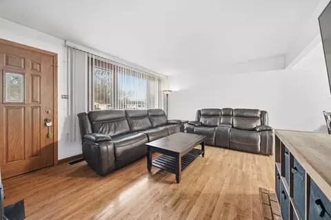 Living - 14426 Springfield Ave, Midlothian, IL 60445 photo 2 of 2