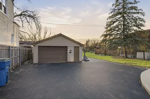 Exterior - 14426 Springfield Ave, Midlothian, IL 60445 photo 3 of 7