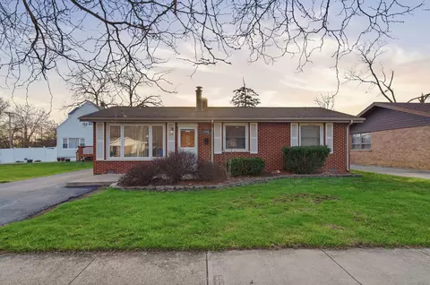 Exterior - 14426 Springfield Ave, Midlothian, IL 60445 photo 2 of 7