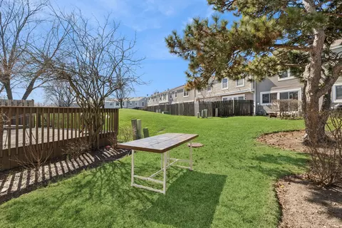 Exterior - 1936 Whitingham Ln, Hoffman Estates, IL 60169 photo 2 of 6