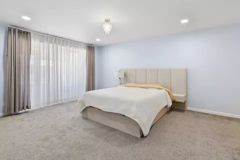 Bedroom - 1936 Whitingham Ln, Hoffman Estates, IL 60169 photo 1 of 3