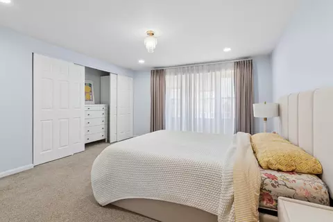 Bedroom - 1936 Whitingham Ln, Hoffman Estates, IL 60169 photo 2 of 3