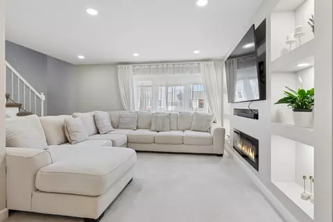 Living - 1936 Whitingham Ln, Hoffman Estates, IL 60169 photo 3 of 3