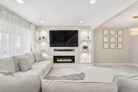 Living - 1936 Whitingham Ln, Hoffman Estates, IL 60169 photo 1 of 3