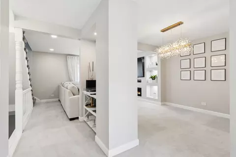 Entry Way - 1936 Whitingham Ln, Hoffman Estates, IL 60169 photo 2 of 2