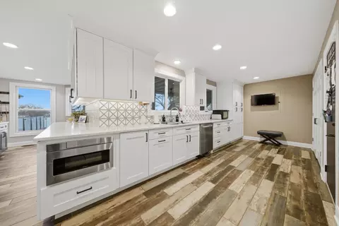 Kitchen - 531 Circle Dr, Fox Lake, IL 60020 photo 3 of 9