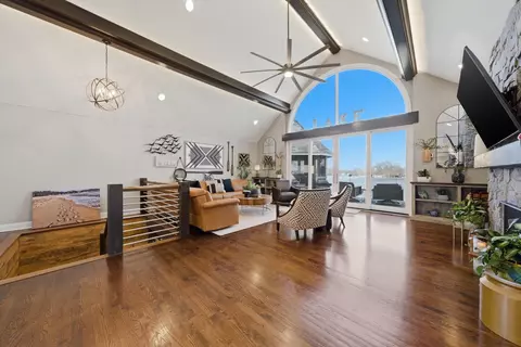 Living - 531 Circle Dr, Fox Lake, IL 60020 photo 1 of 9