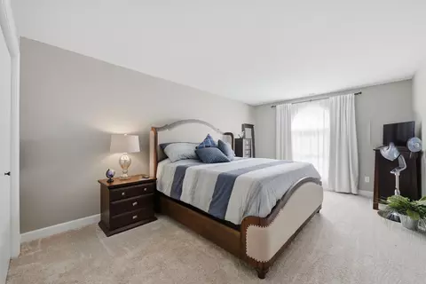 Bedroom - 531 Circle Dr, Fox Lake, IL 60020 photo 3 of 4