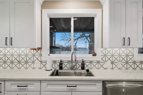 Kitchen - 531 Circle Dr, Fox Lake, IL 60020 photo 4 of 9