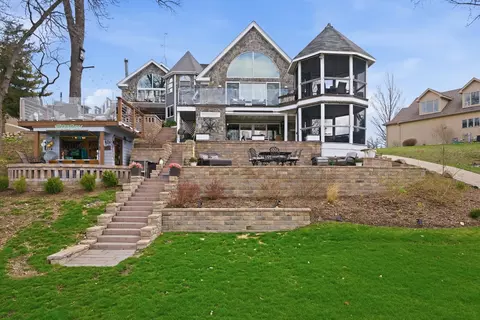 531 Circle Dr, Fox Lake, IL 60020