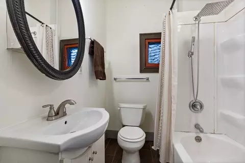 Bath - 632 E 112th St, Chicago, IL 60628 photo 1 of 1