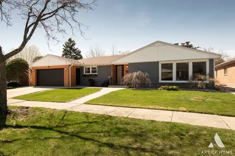900 Tomawadee Dr, Park Ridge, IL 60068