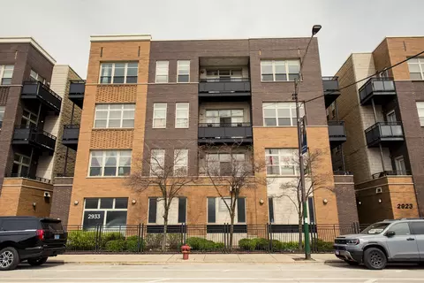 2933 N Clybourn Ave #301, Chicago, IL 60618