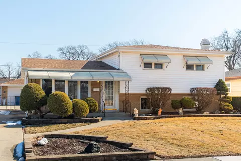 423 S Yale Ave, Addison, IL 60101