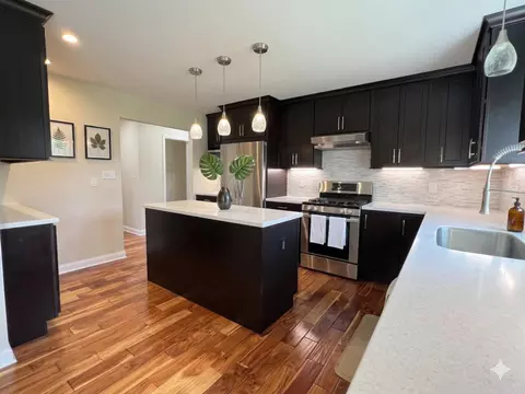 Kitchen - 613 Silver Glen Rd, Mchenry, IL 60050 photo 2 of 2