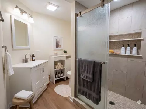 Bath - 613 Silver Glen Rd, Mchenry, IL 60050 photo 3 of 4