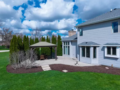 Exterior - 613 Silver Glen Rd, Mchenry, IL 60050 photo 2 of 3