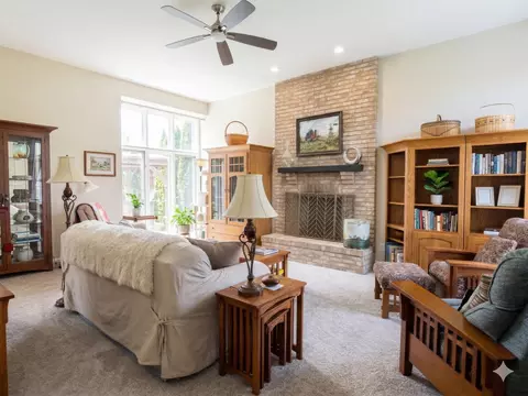 Living - 613 Silver Glen Rd, Mchenry, IL 60050 photo 2 of 2