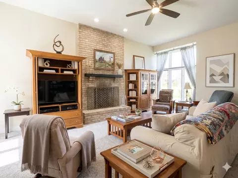 Living - 613 Silver Glen Rd, Mchenry, IL 60050 photo 1 of 2