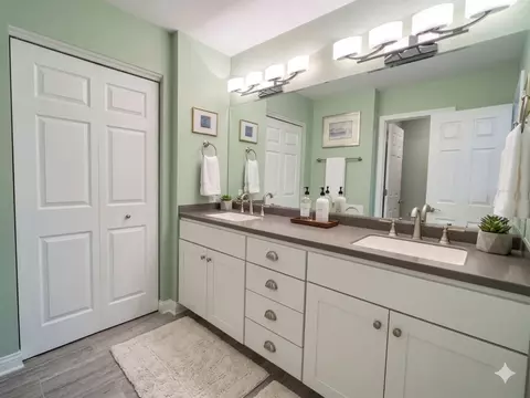 Bath - 613 Silver Glen Rd, Mchenry, IL 60050 photo 2 of 4