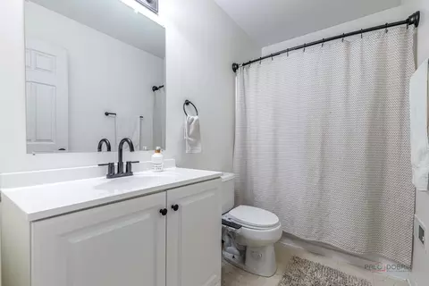 Bath - 2212 Baxter Ct, Elgin, IL 60123 photo 4 of 5
