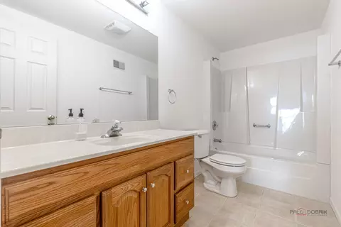 Bath - 2212 Baxter Ct, Elgin, IL 60123 photo 5 of 5