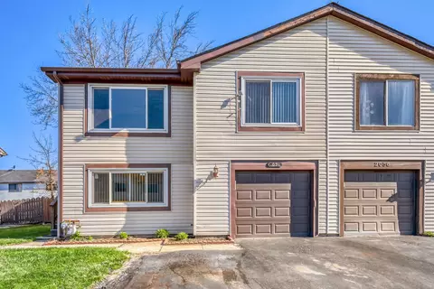 2058 Leeward Ln, Hanover Park, IL 60133