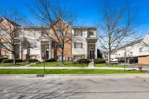 7504 Claridge Dr #E, Bridgeview, IL 60455