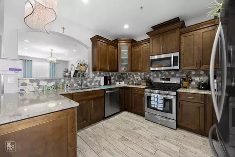 Kitchen - 7504 Claridge Dr #E, Bridgeview, IL 60455 photo 2 of 3