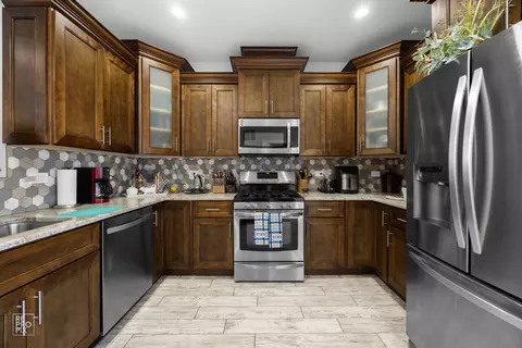 Kitchen - 7504 Claridge Dr #E, Bridgeview, IL 60455 photo 3 of 3
